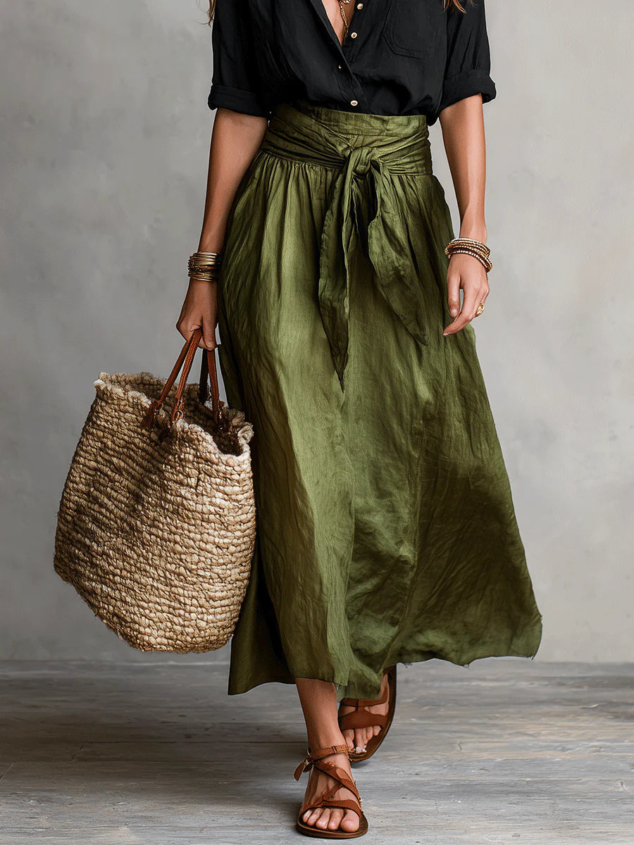 Vera™ | Set di due pezzi: t-shirt nera e gonna midi verde oliva